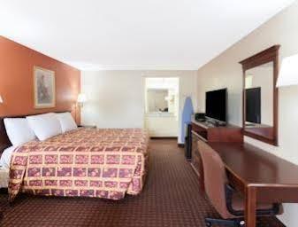 Knights Inn - Tucker Bagian luar foto