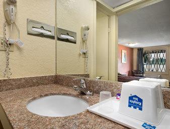 Knights Inn - Tucker Bagian luar foto