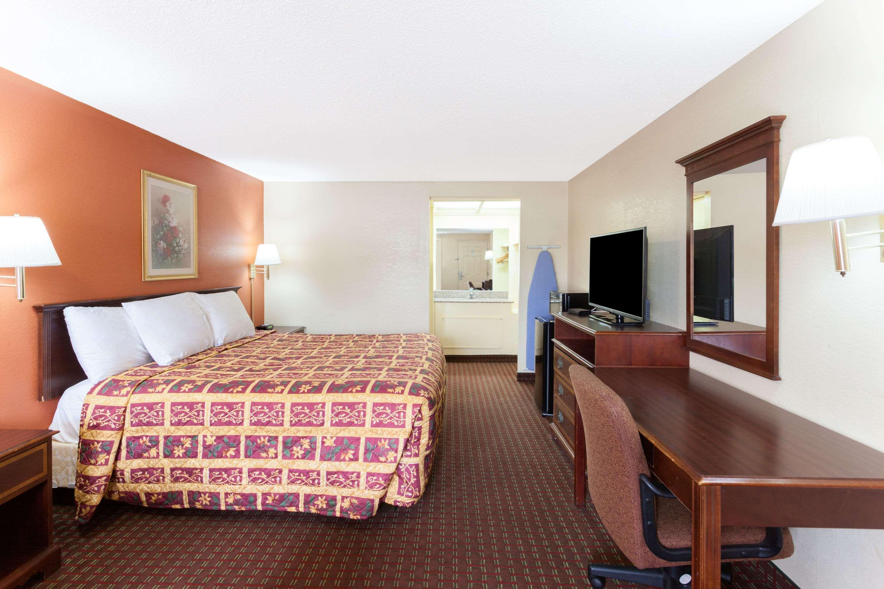 Knights Inn - Tucker Bagian luar foto