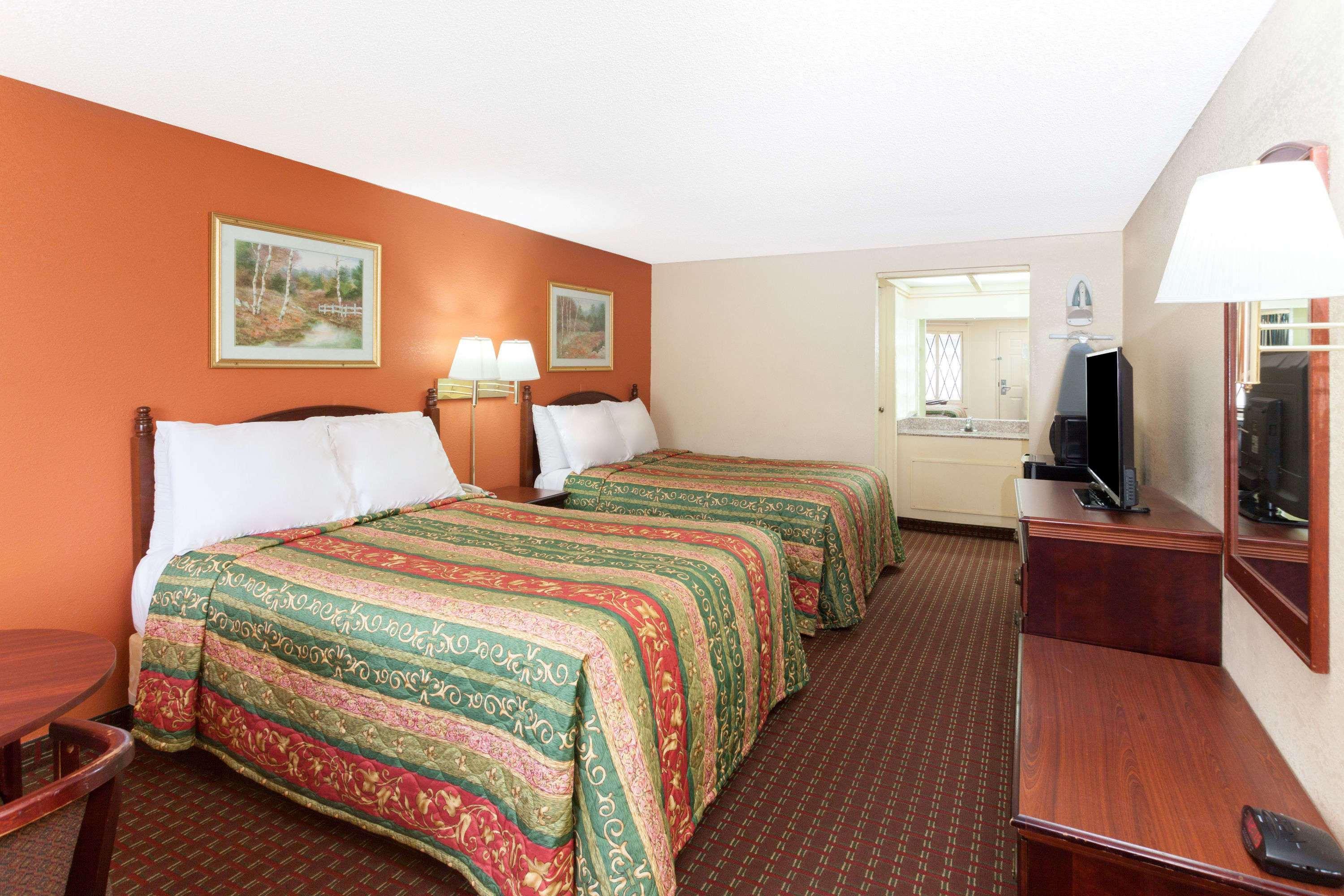Knights Inn - Tucker Bagian luar foto