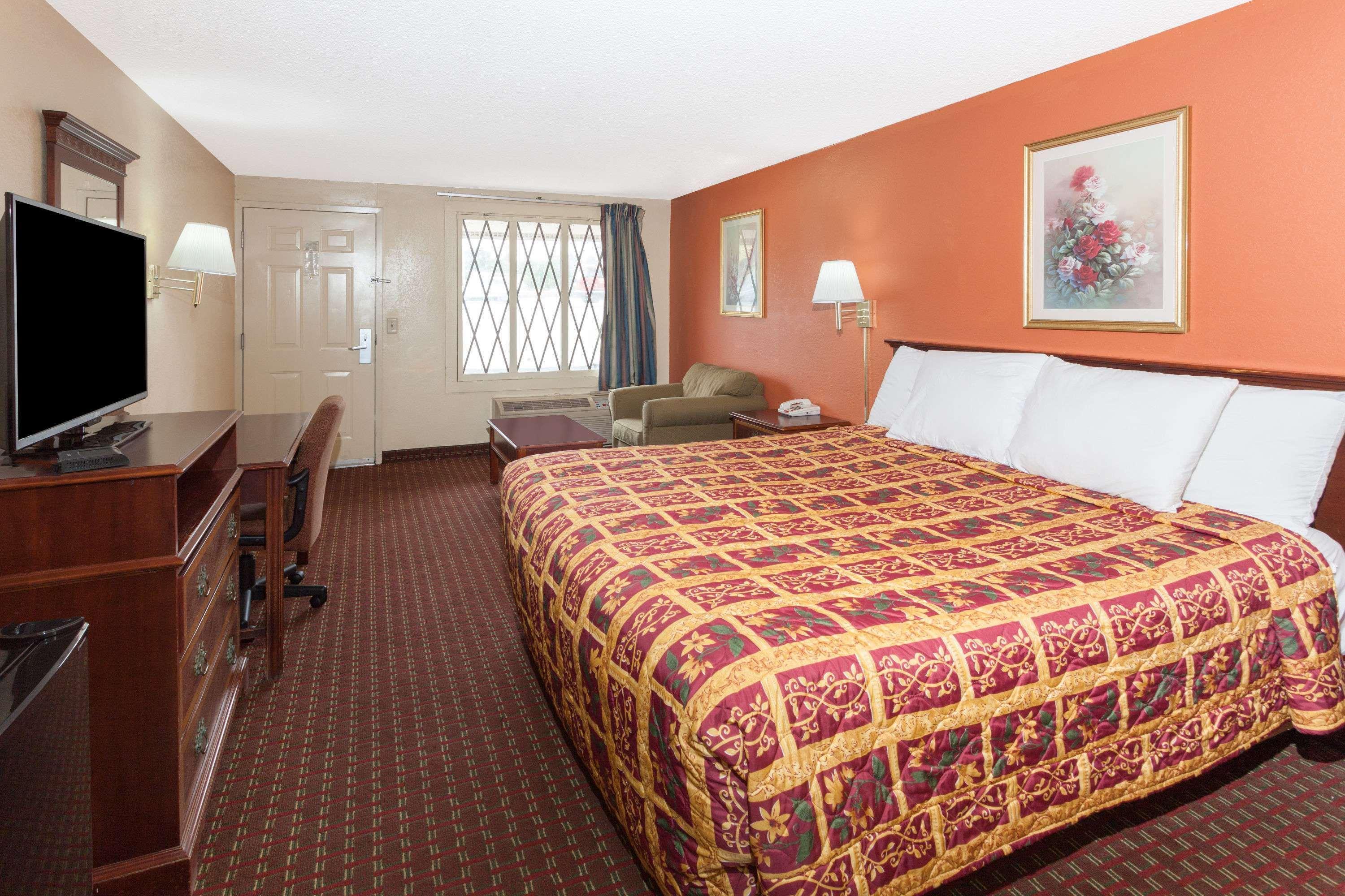 Knights Inn - Tucker Bagian luar foto
