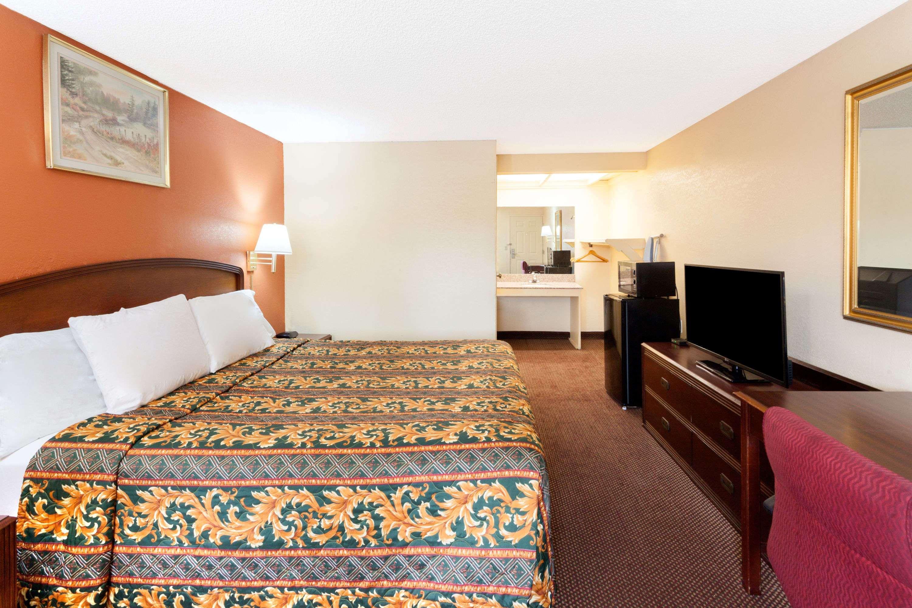 Knights Inn - Tucker Bagian luar foto