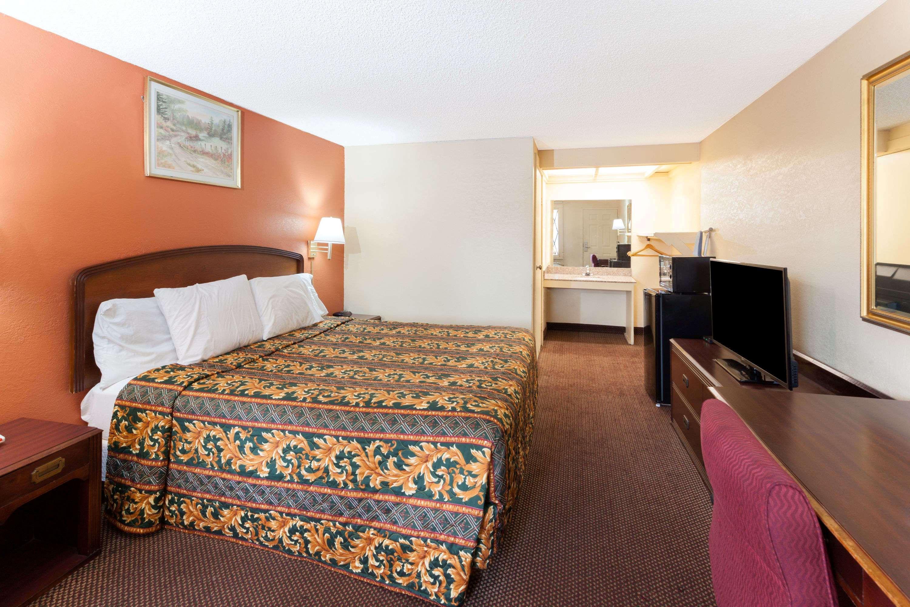 Knights Inn - Tucker Bagian luar foto