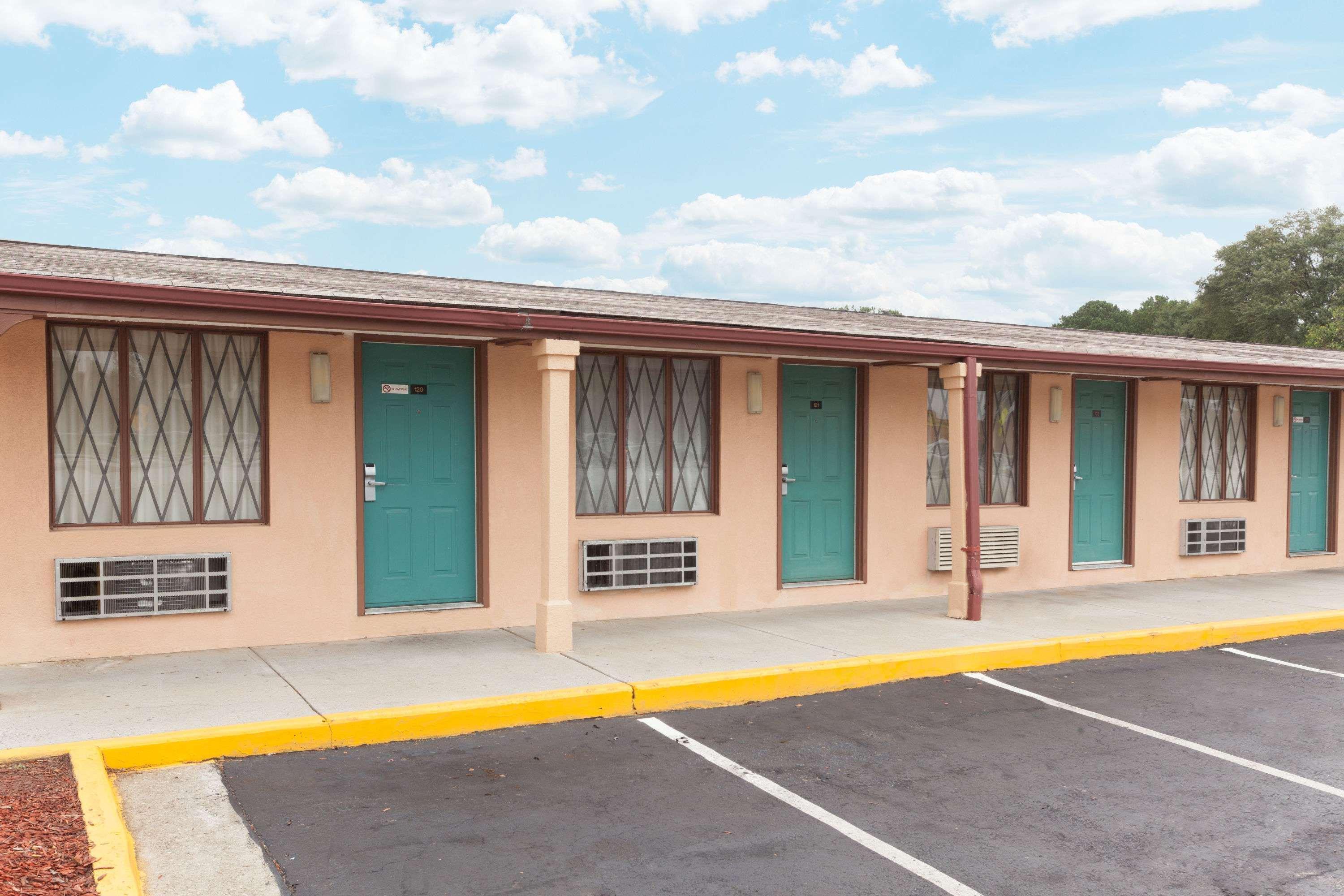 Knights Inn - Tucker Bagian luar foto