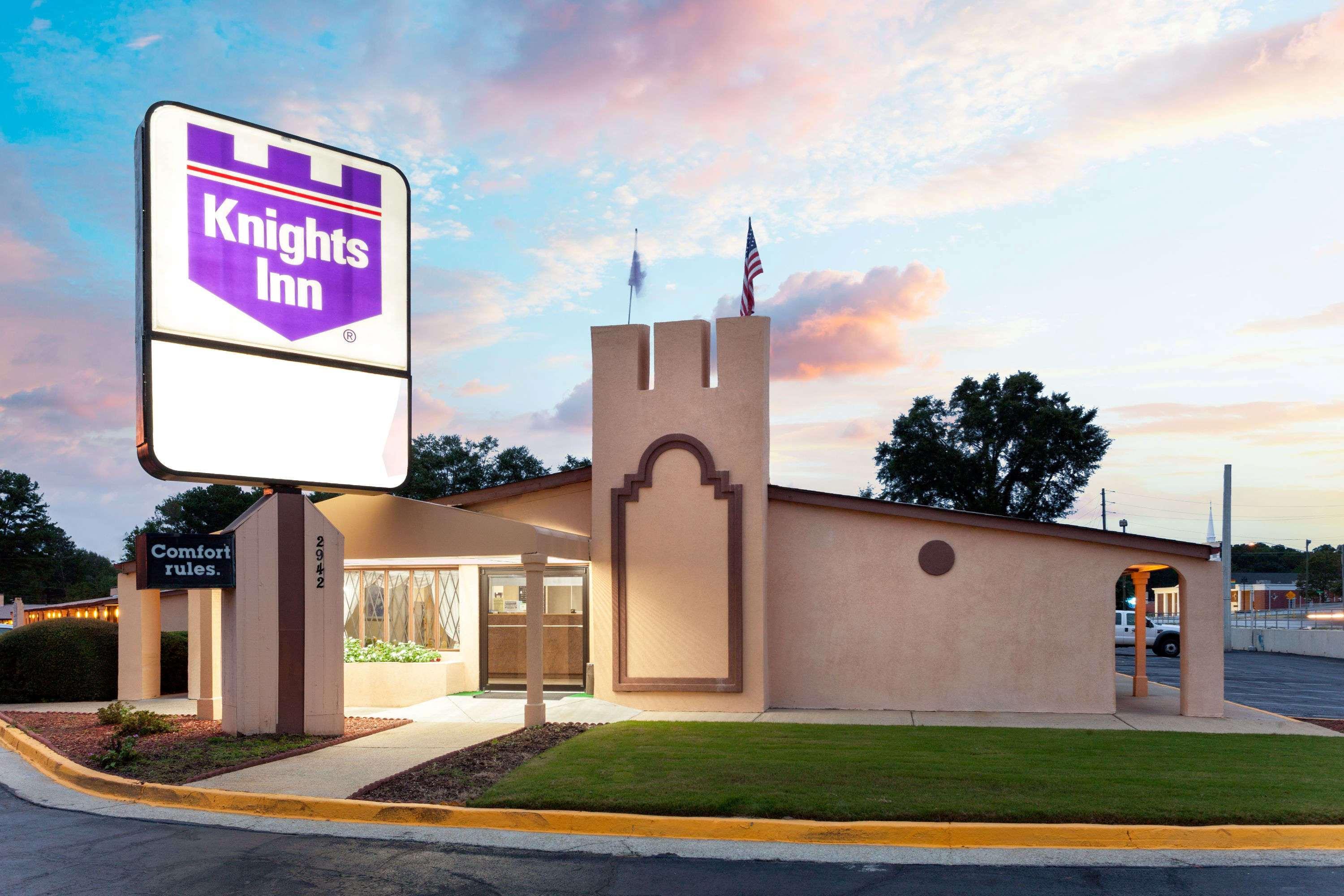 Knights Inn - Tucker Bagian luar foto