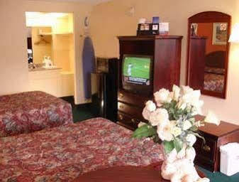 Knights Inn - Tucker Bagian luar foto